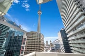 *In the Heart* Spacious Condo Right in Downtown