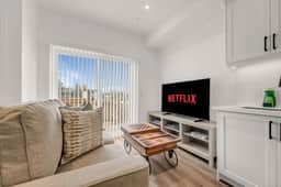 *Modern Quiet Home* 2 Bedroom 2 Bath Near Downtown - Image 2