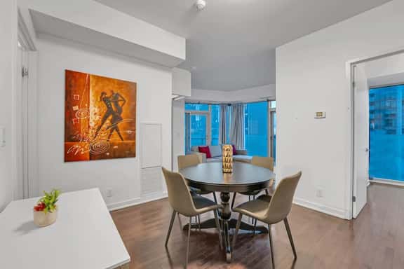 *10/10 Location* 2 BR Downtown Condo with GYM - Image 1