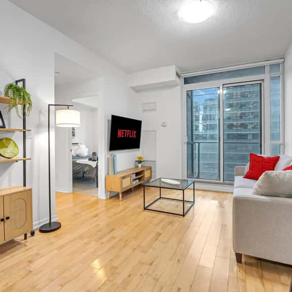 *Modern* 2 BR Condo Near Scotiabank/Rogers/Union - Image 1