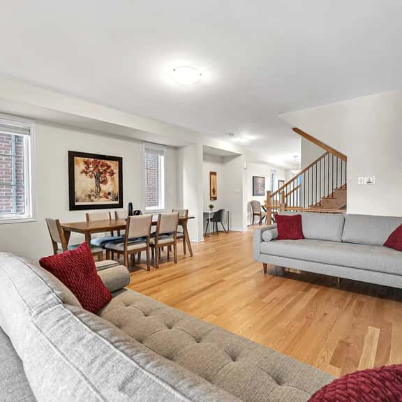 *Upscale* 6bed Home near Pier/Niagara/Toronto/QEW/GO - Image 1