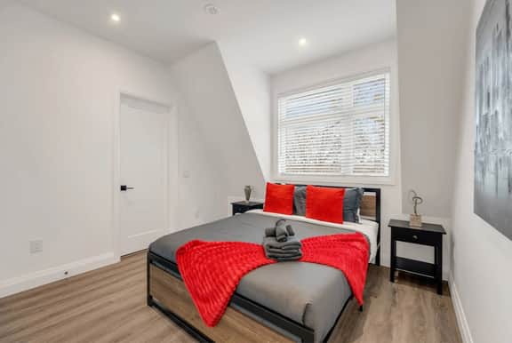 Multi - Unit 1 Montrose - Image 3