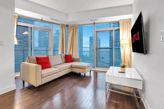*10/10 Location* 2 BR Downtown Condo with GYM - Image 3