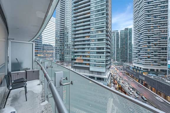 *10/10 Location* 2 BR Downtown Condo with GYM - Image 5